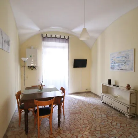 The House Of Painting Apartment Siena