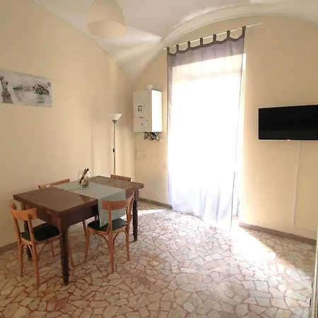 The House Of Painting Apartment Siena